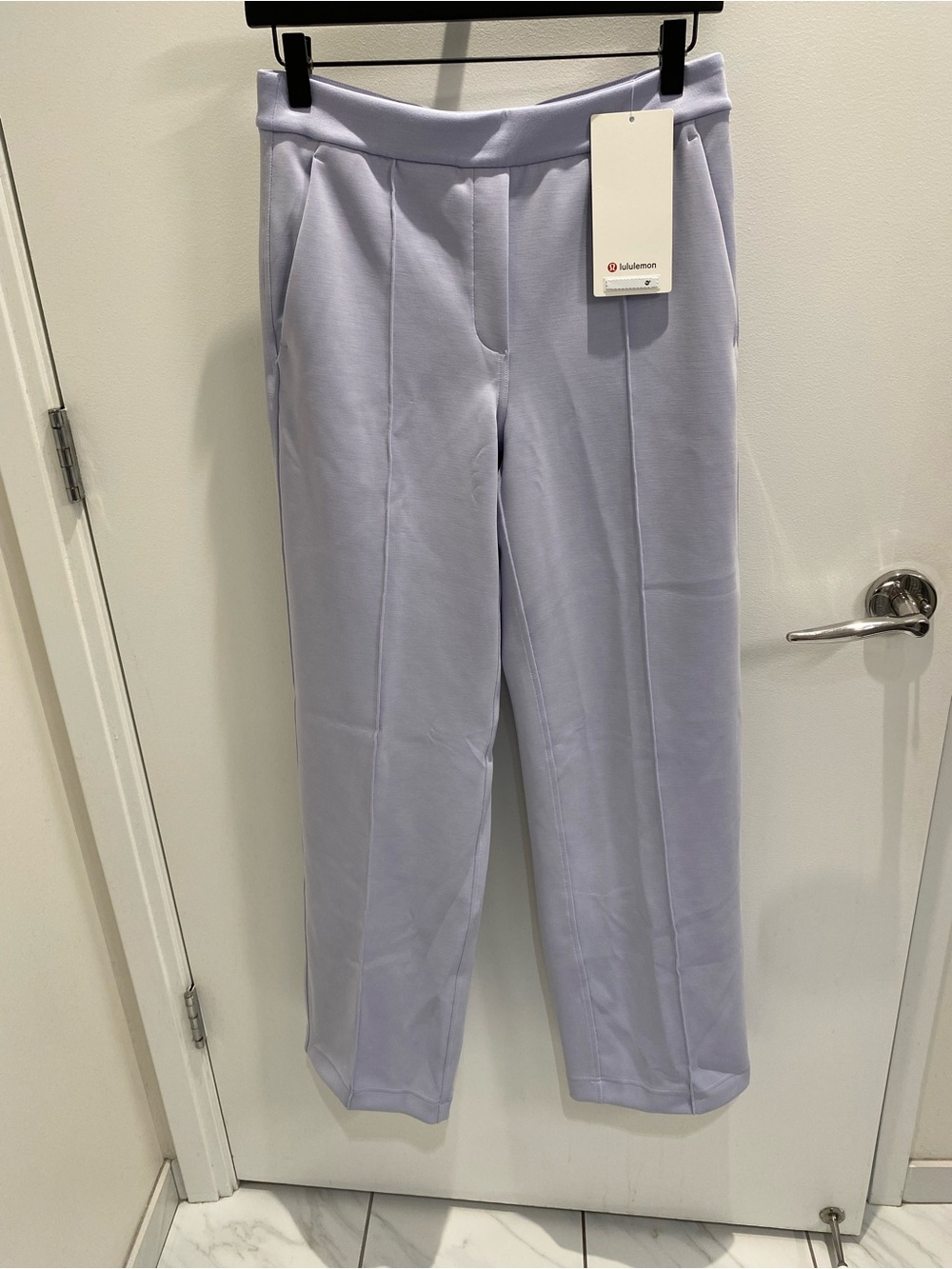 Lululemon Softstreme Pintuck Mid-Rise Pant Size S Reg, brand new never worn.